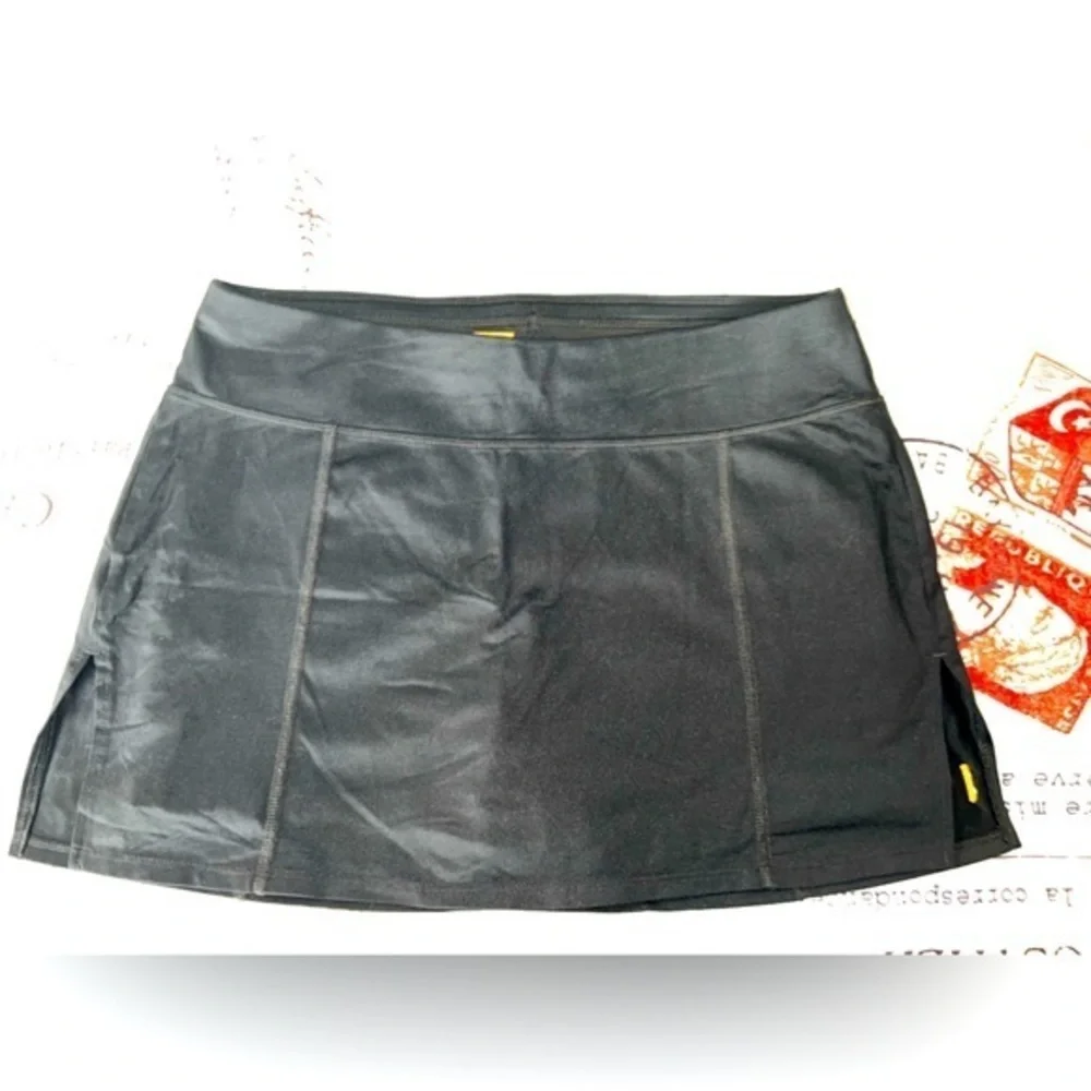 Lucy Tech Skort - Picture 2 of 5